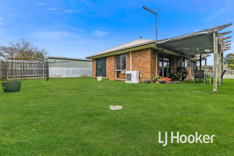 Photo - 40 Hoysted Avenue, Cranbourne North VIC 3977 - Image 11