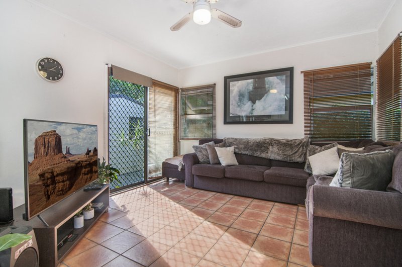 Photo - 40 Iando Street, Coombabah QLD 4216 - Image 5