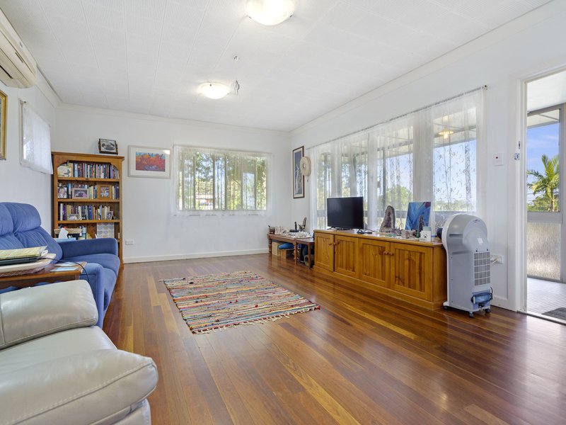 Photo - 40 Illawarra Street, Everton Hills QLD 4053 - Image 3