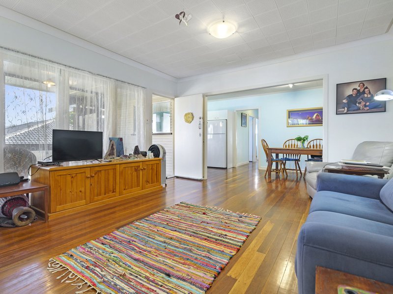 Photo - 40 Illawarra Street, Everton Hills QLD 4053 - Image 5