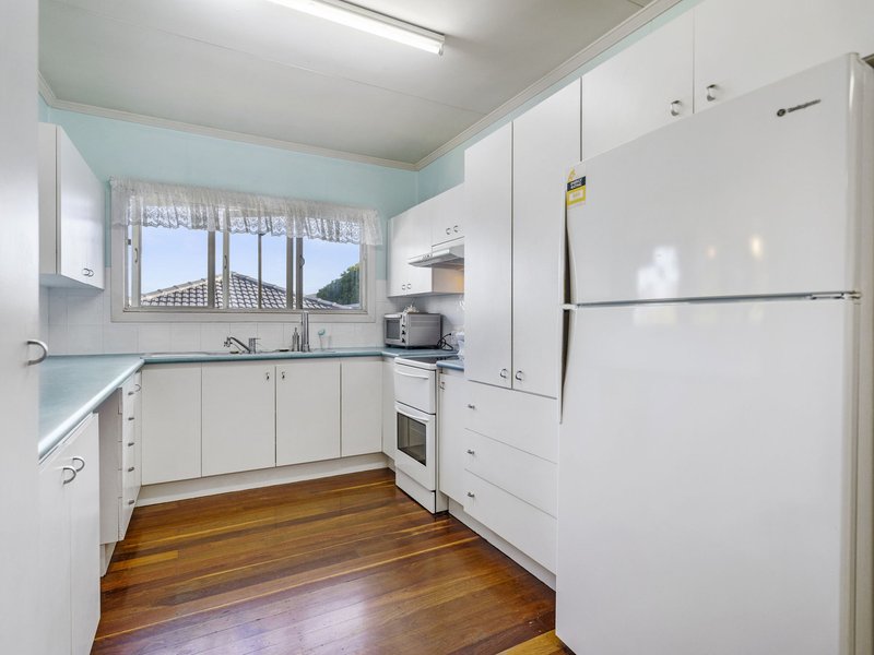 Photo - 40 Illawarra Street, Everton Hills QLD 4053 - Image 9