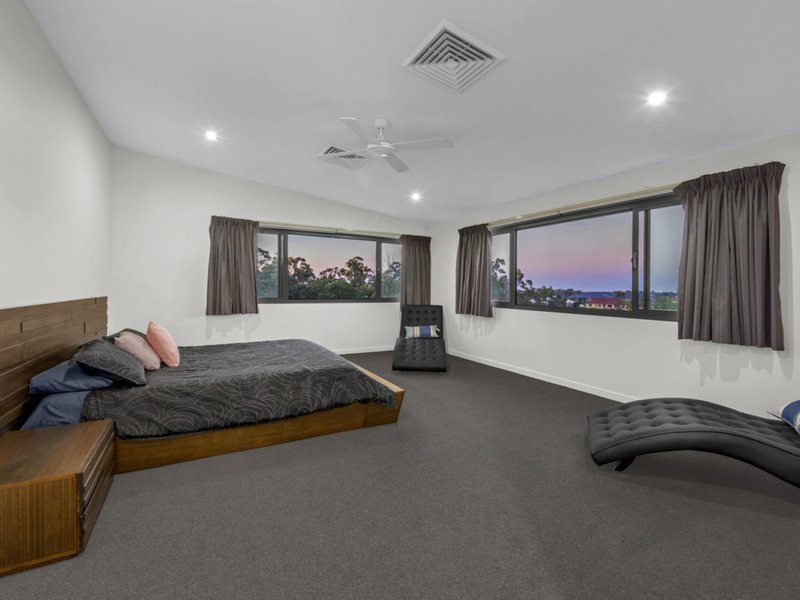 Photo - 40 Ironbark Place, Bridgeman Downs QLD 4035 - Image 13