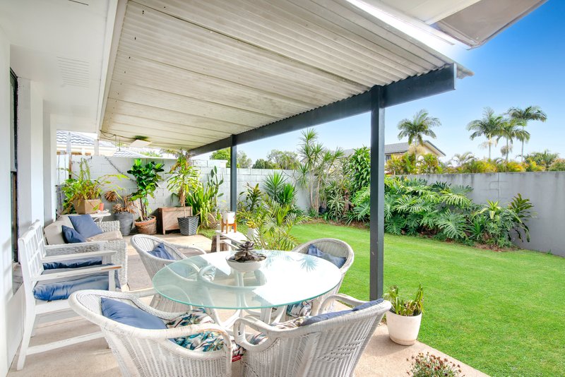 Photo - 40 Japonica Drive, Palm Beach QLD 4221 - Image 2