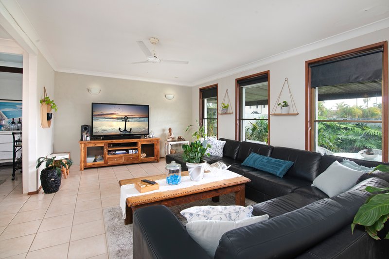 Photo - 40 Japonica Drive, Palm Beach QLD 4221 - Image 5