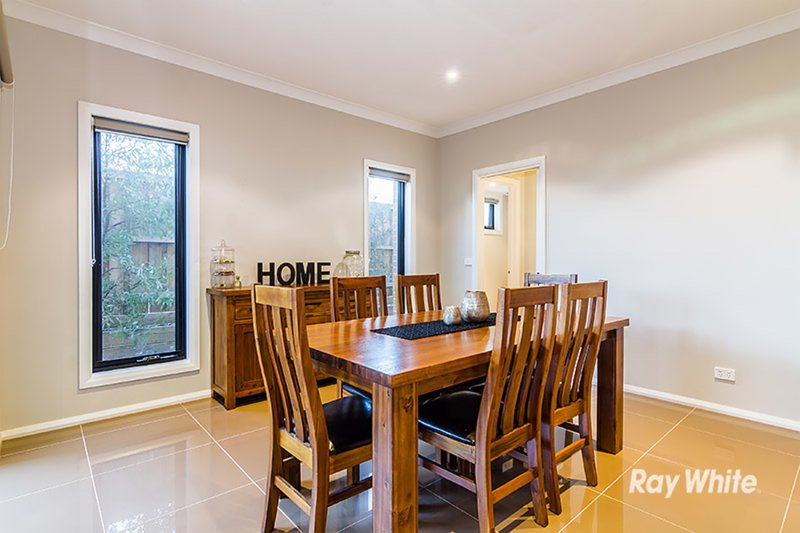 Photo - 40 John Russell Road, Cranbourne West VIC 3977 - Image 4