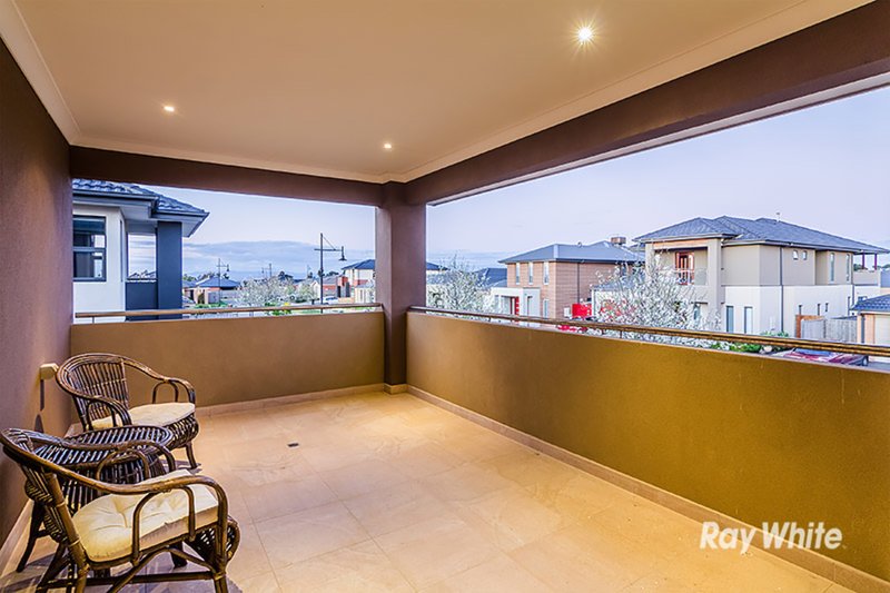 Photo - 40 John Russell Road, Cranbourne West VIC 3977 - Image 7