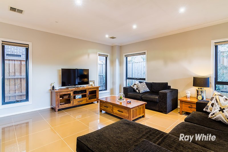 Photo - 40 John Russell Road, Cranbourne West VIC 3977 - Image 13