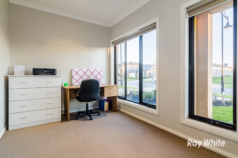 Photo - 40 John Russell Road, Cranbourne West VIC 3977 - Image 14