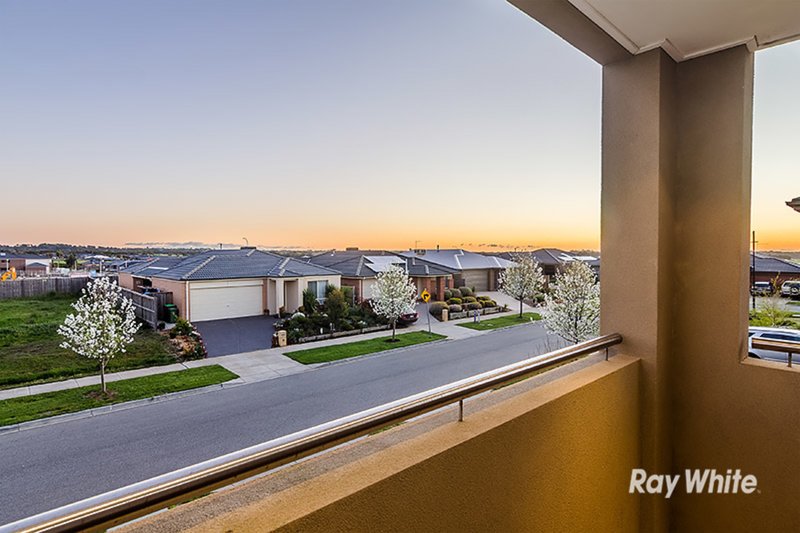 Photo - 40 John Russell Road, Cranbourne West VIC 3977 - Image 25