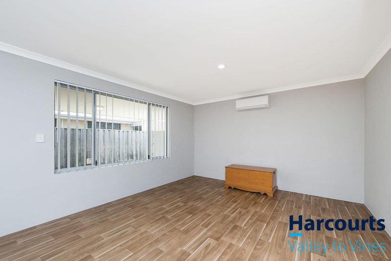 Photo - 40 Karakin Terrace, Ellenbrook WA 6069 - Image 7