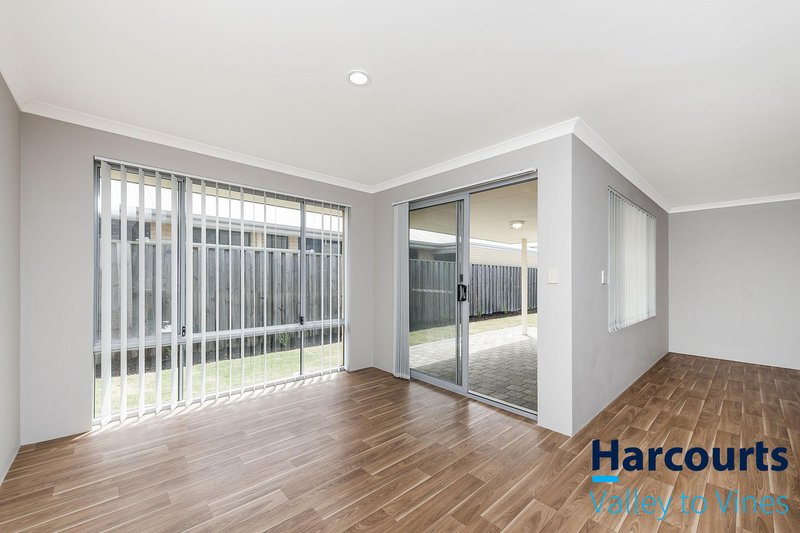 Photo - 40 Karakin Terrace, Ellenbrook WA 6069 - Image 12