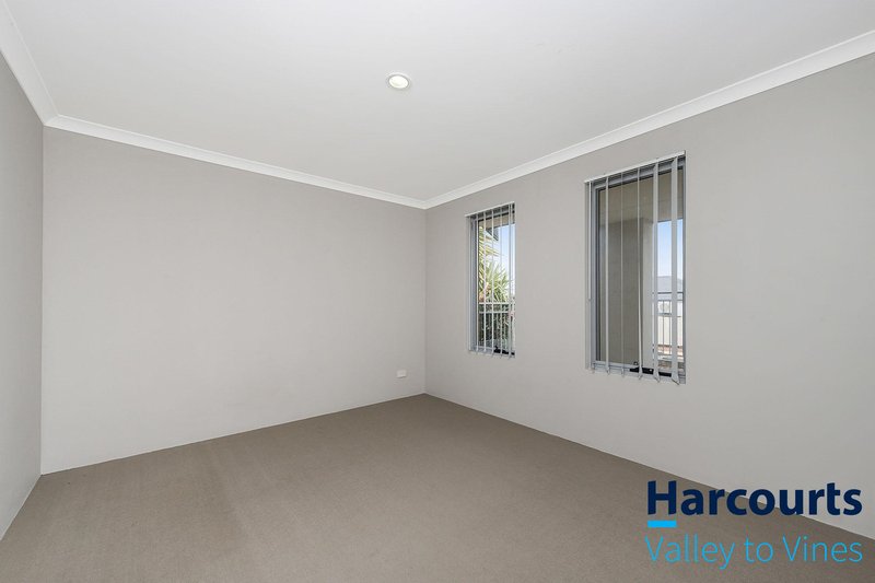 Photo - 40 Karakin Terrace, Ellenbrook WA 6069 - Image 14