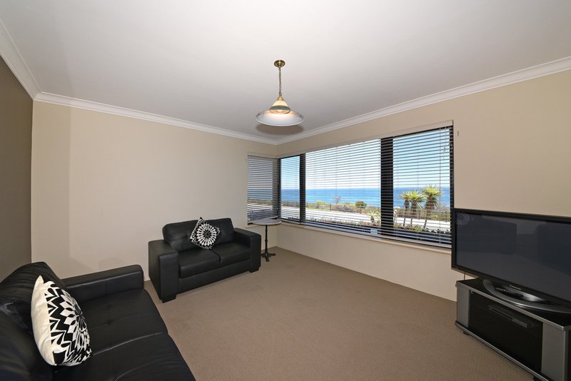 Photo - 40 Kinsale Drive, Mindarie WA 6030 - Image 3