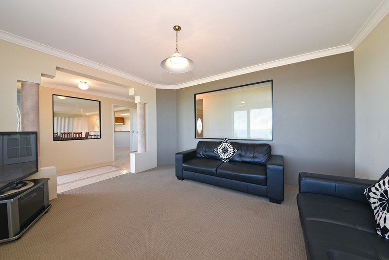 Photo - 40 Kinsale Drive, Mindarie WA 6030 - Image 4