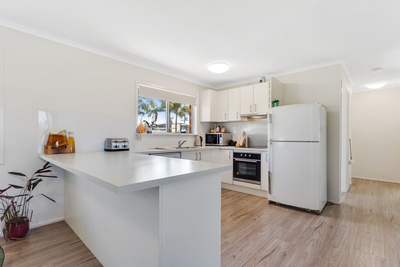 Photo - 40 Lapoinya Crescent , Warana QLD 4575 - Image 4