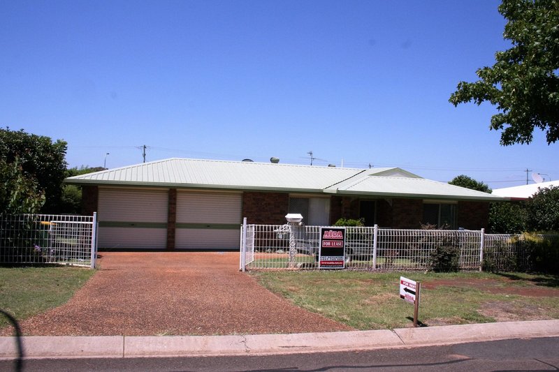 Photo - 40 Liquidamber Street, Glenvale QLD 4350 - Image 2