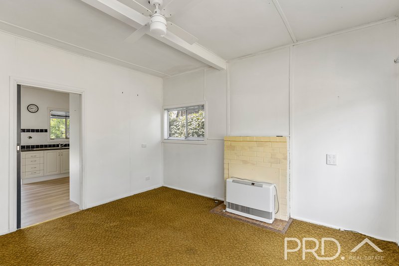 Photo - 40 Lockhart Street, Adelong NSW 2729 - Image 2