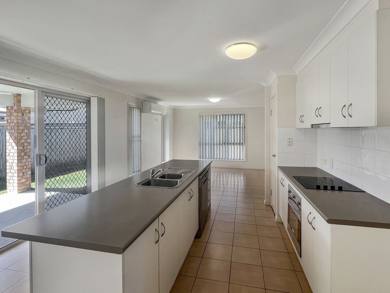 Photo - 40 Lockyer Place, Crestmead QLD 4132 - Image 7