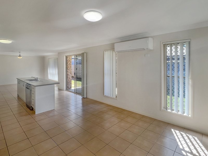 Photo - 40 Lockyer Place, Crestmead QLD 4132 - Image 9