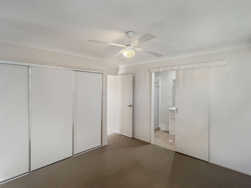 Photo - 40 Lockyer Place, Crestmead QLD 4132 - Image 12