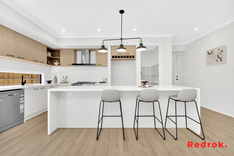 Photo - 40 Lollipop Crescent, Sunbury VIC 3429 - Image 4