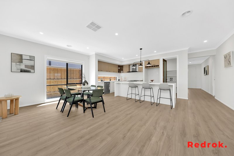 Photo - 40 Lollipop Crescent, Sunbury VIC 3429 - Image 5