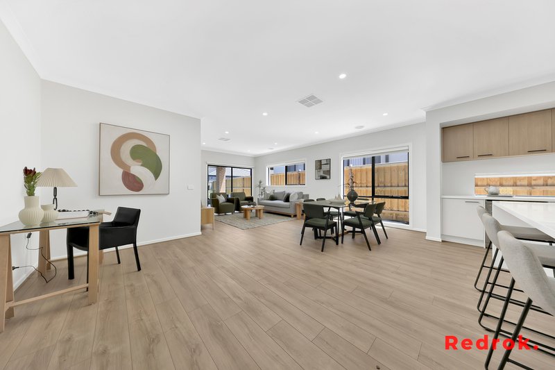 Photo - 40 Lollipop Crescent, Sunbury VIC 3429 - Image 7