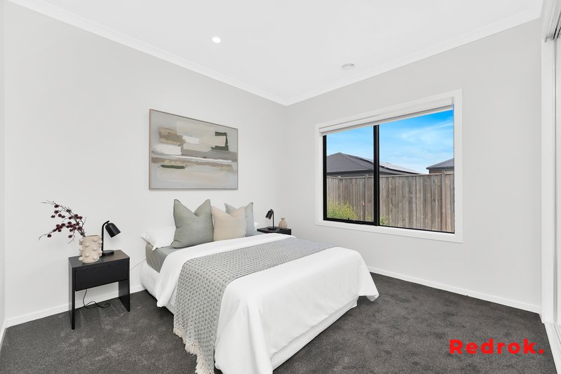Photo - 40 Lollipop Crescent, Sunbury VIC 3429 - Image 13