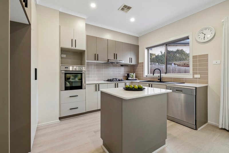 Photo - 40 Mapleton Avenue, Harrison ACT 2914 - Image 5