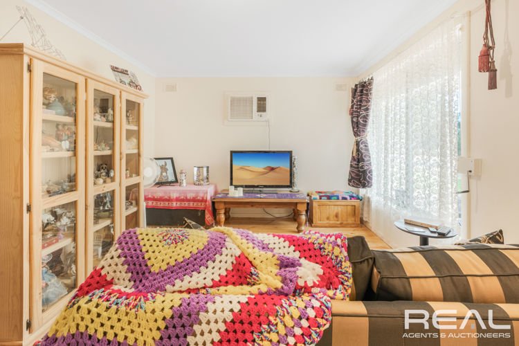 Photo - 40 Marcian Avenue, Elizabeth Downs SA 5113 - Image 4