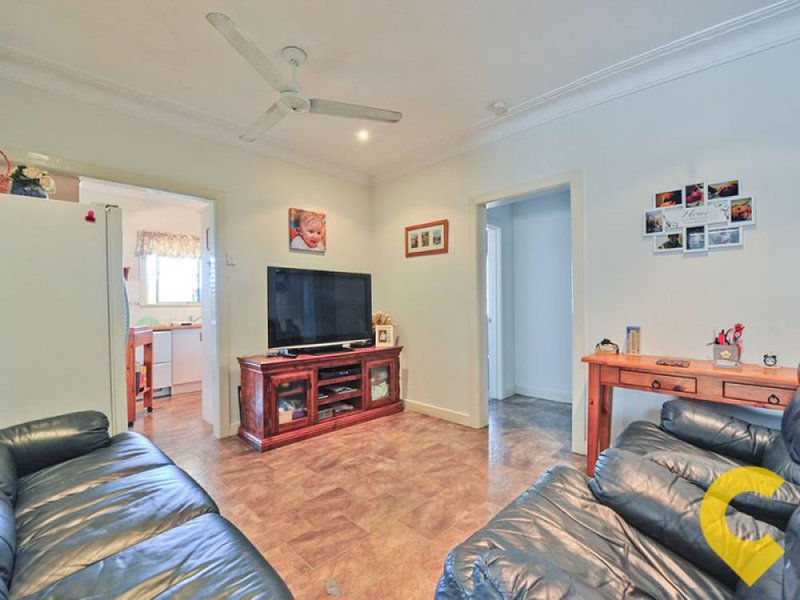 Photo - 40 Marshall Road, Holland Park West QLD 4121 - Image 7