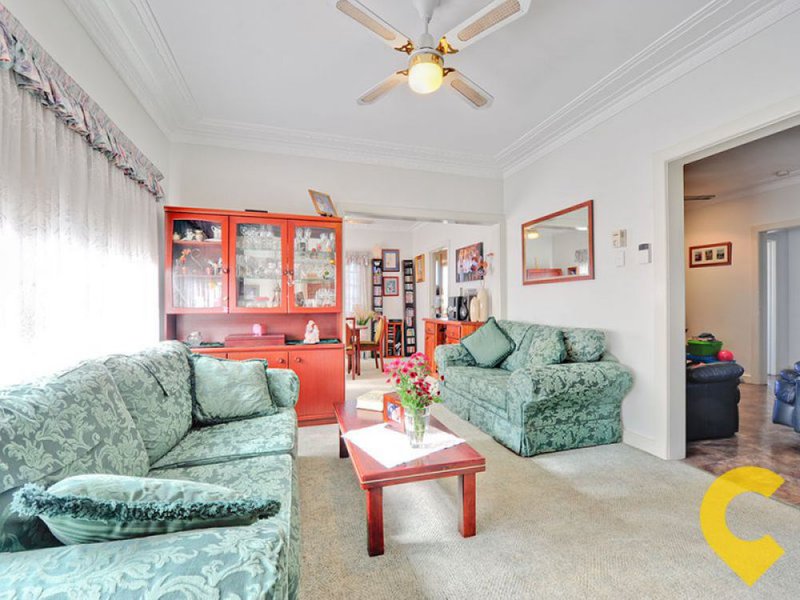 Photo - 40 Marshall Road, Holland Park West QLD 4121 - Image 12