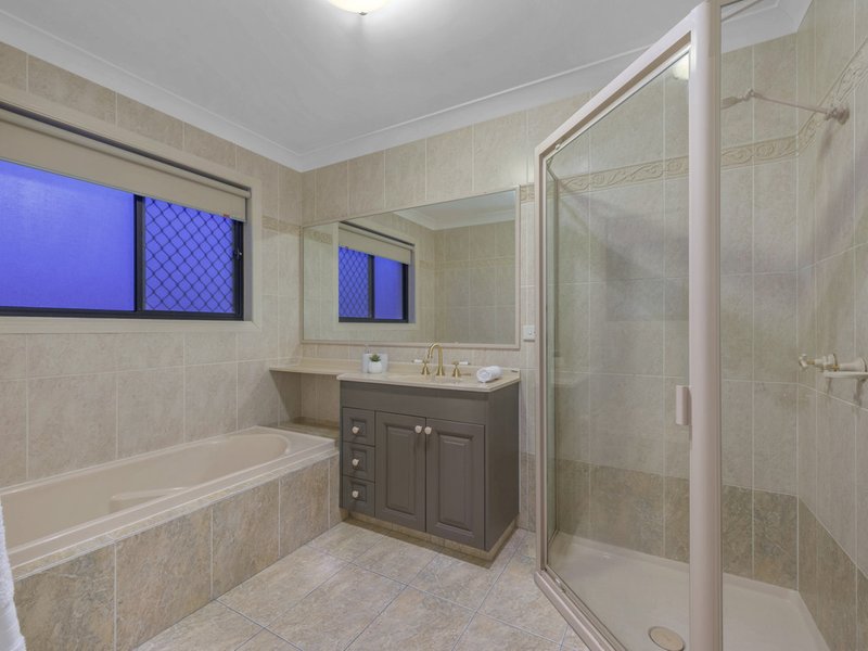 Photo - 40 Matthau Place, Mcdowall QLD 4053 - Image 16