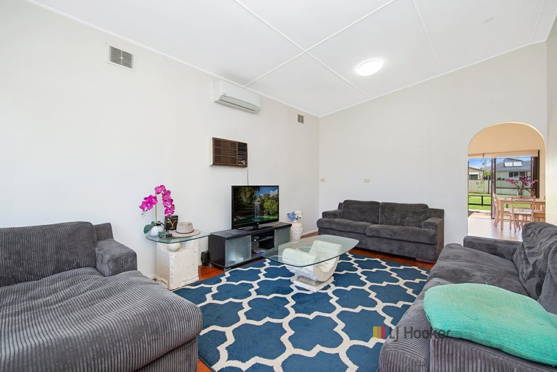 Photo - 40 Melrose Avenue, Gorokan NSW 2263 - Image 3