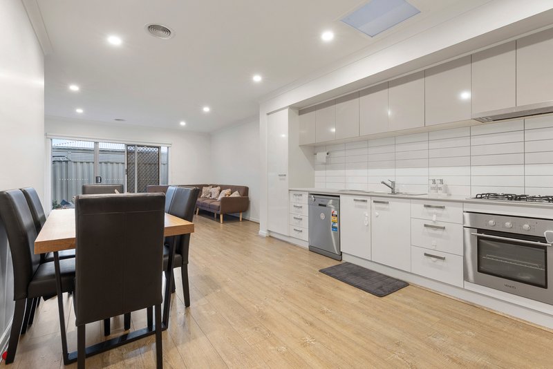 Photo - 40 Merlin Street, Craigieburn VIC 3064 - Image 3