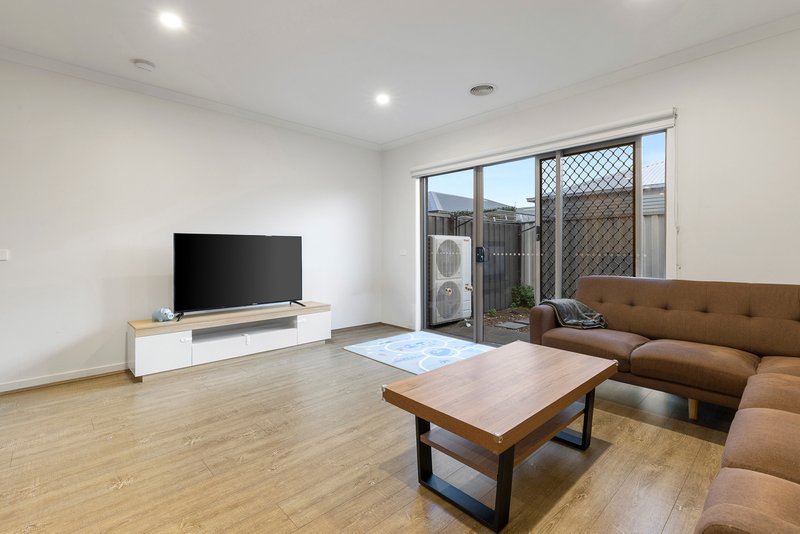 Photo - 40 Merlin Street, Craigieburn VIC 3064 - Image 5