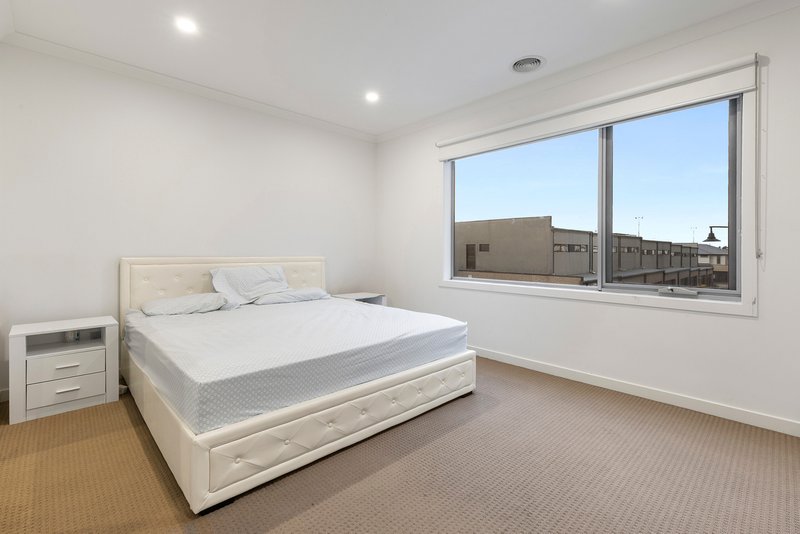 Photo - 40 Merlin Street, Craigieburn VIC 3064 - Image 6