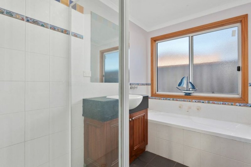 Photo - 40 Mouchemore Avenue, St Leonards VIC 3223 - Image 8