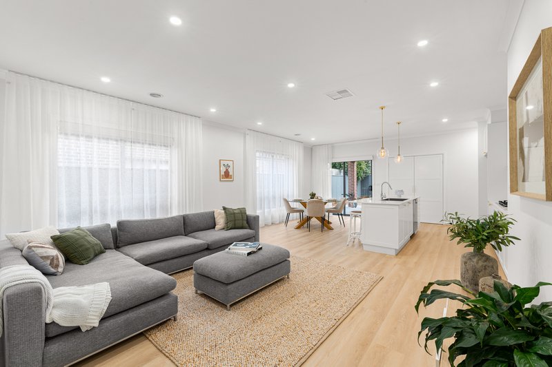 Photo - 40 Mount Eccles Way, South Morang VIC 3752 - Image 3