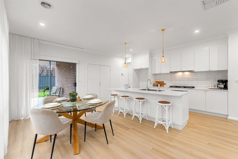 Photo - 40 Mount Eccles Way, South Morang VIC 3752 - Image 4
