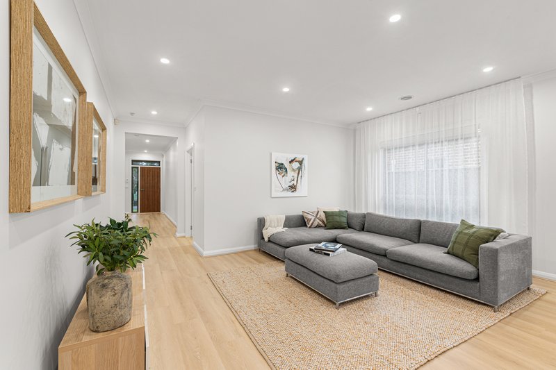 Photo - 40 Mount Eccles Way, South Morang VIC 3752 - Image 6