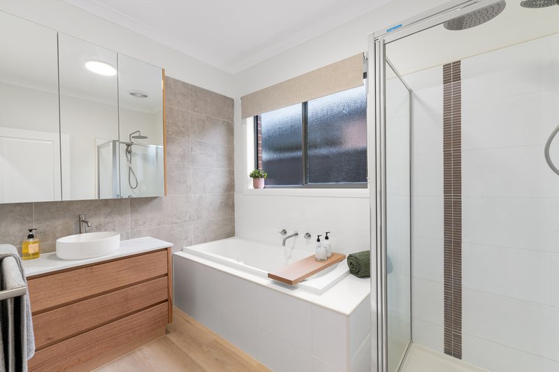 Photo - 40 Mount Eccles Way, South Morang VIC 3752 - Image 11