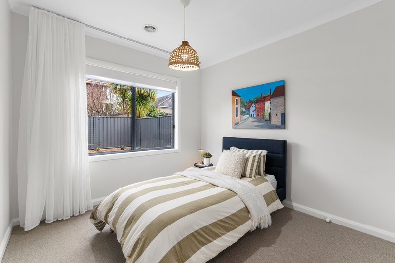 Photo - 40 Mount Eccles Way, South Morang VIC 3752 - Image 12