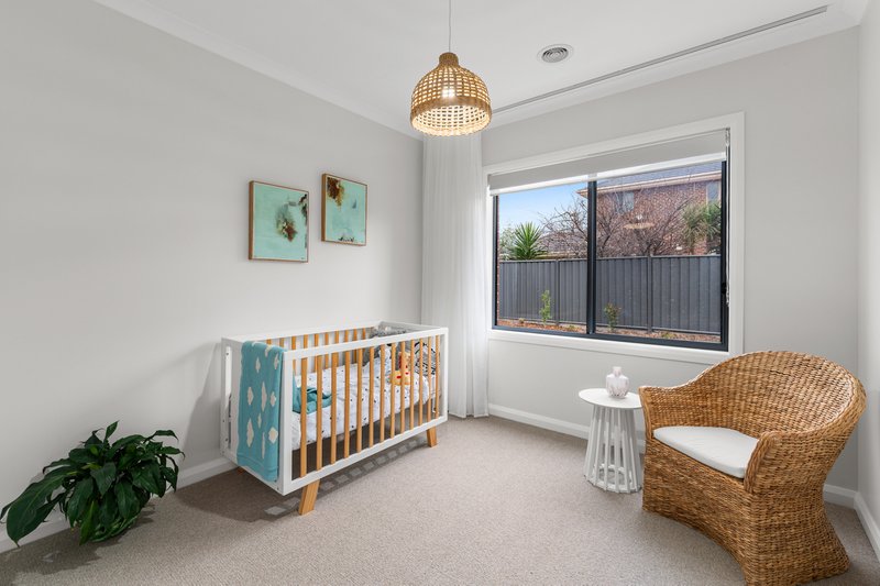 Photo - 40 Mount Eccles Way, South Morang VIC 3752 - Image 13