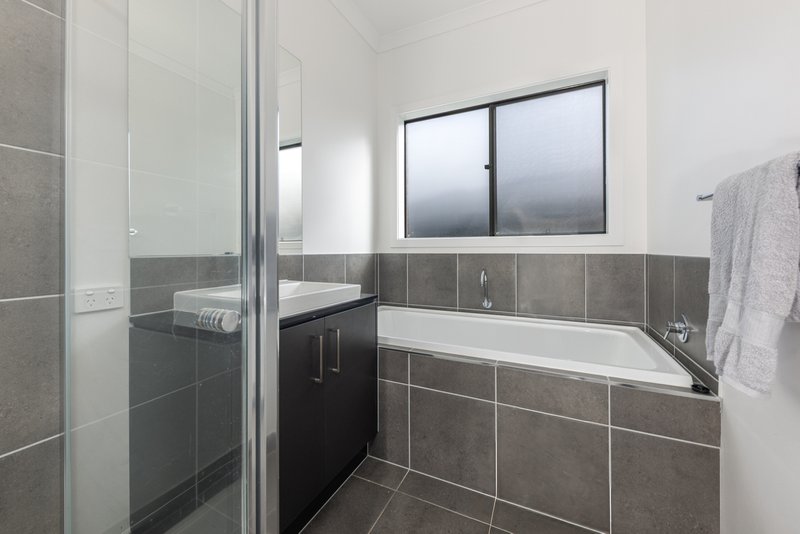Photo - 40 Needlebush Drive, Sunbury VIC 3429 - Image 12
