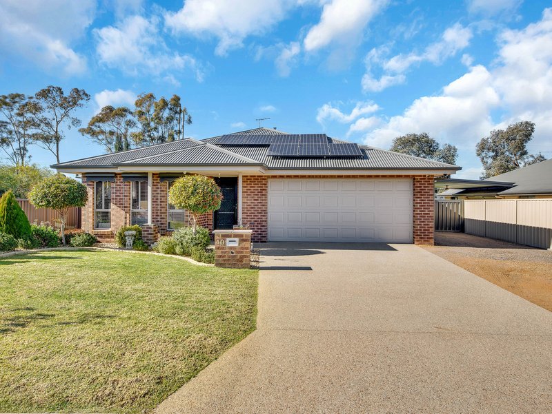 40 Nicola Place, Lavington NSW 2641