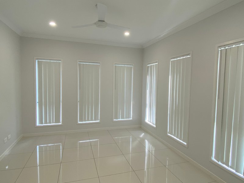 Photo - 40 Oakover Avenue, Ormeau Hills QLD 4208 - Image 2