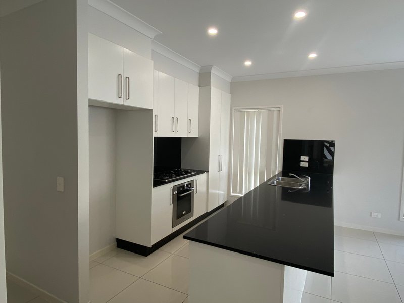 Photo - 40 Oakover Avenue, Ormeau Hills QLD 4208 - Image 5