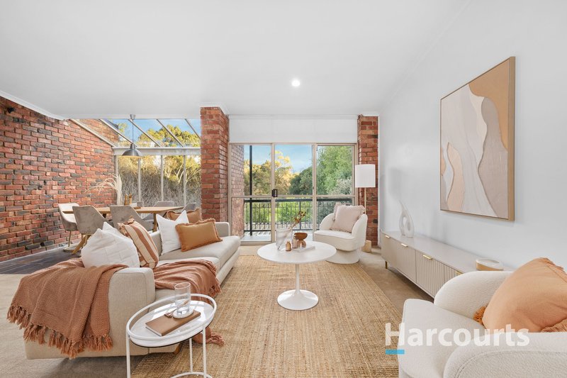 Photo - 40 Oakpark Drive, Chadstone VIC 3148 - Image 2