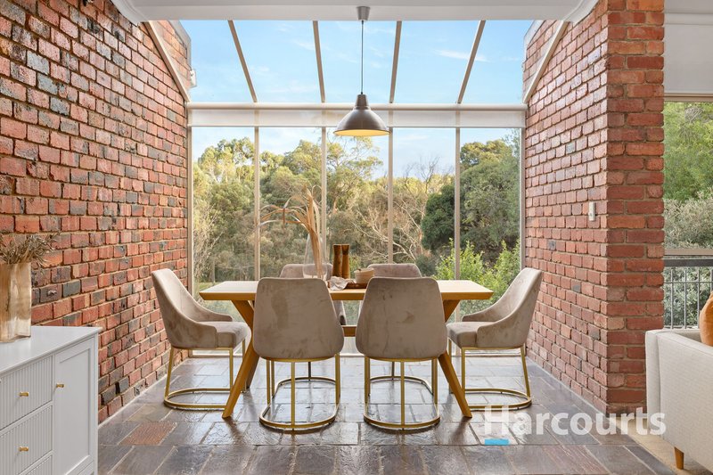 Photo - 40 Oakpark Drive, Chadstone VIC 3148 - Image 4